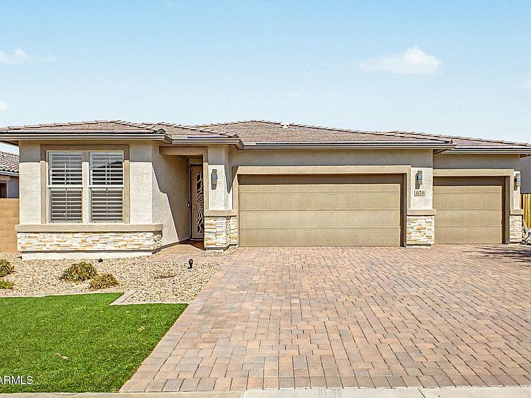 670 S PARKER Lane photo 1