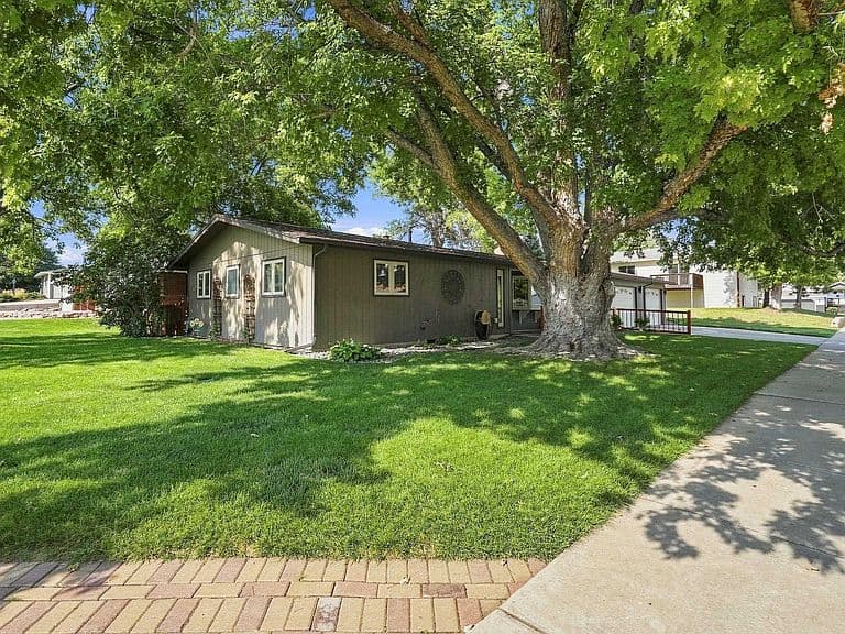 1513 Minuteman Dr photo 2