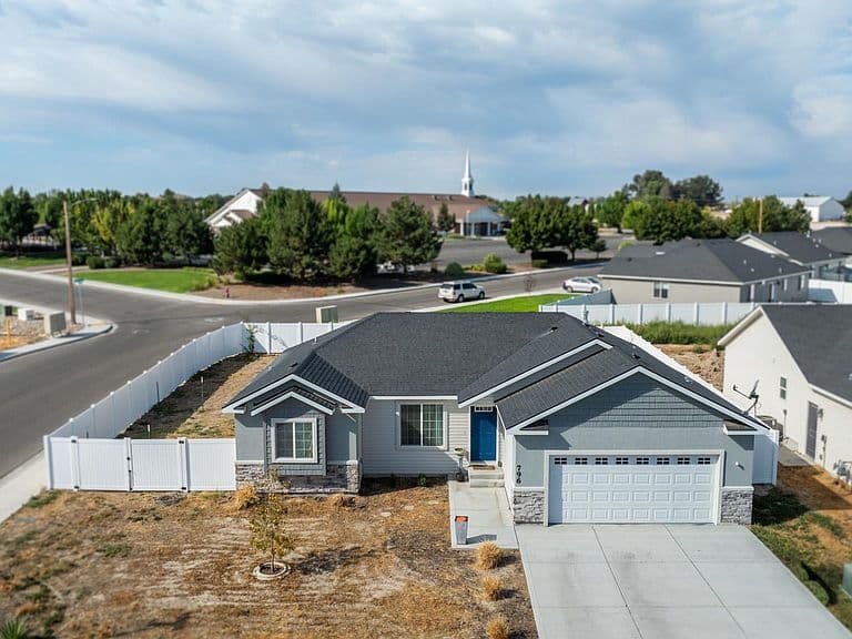 796 Cortni Dr #1 photo 2