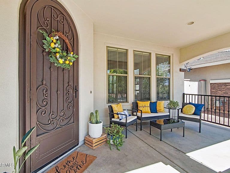2975 N SUMMER Street photo 2