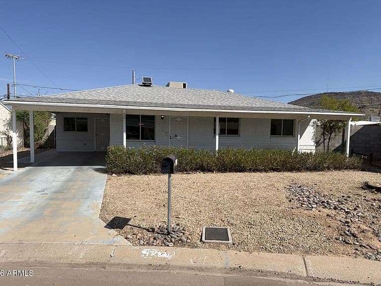 1738 W NORTH Lane photo 1