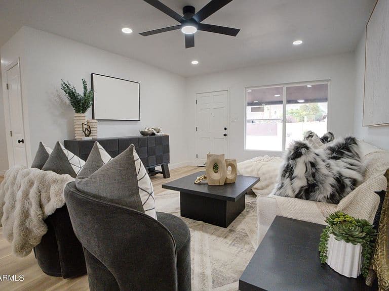 4437 E Almeria Rd photo 5