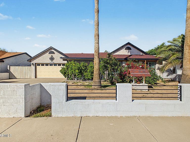 5232 W EUGIE Avenue photo 1