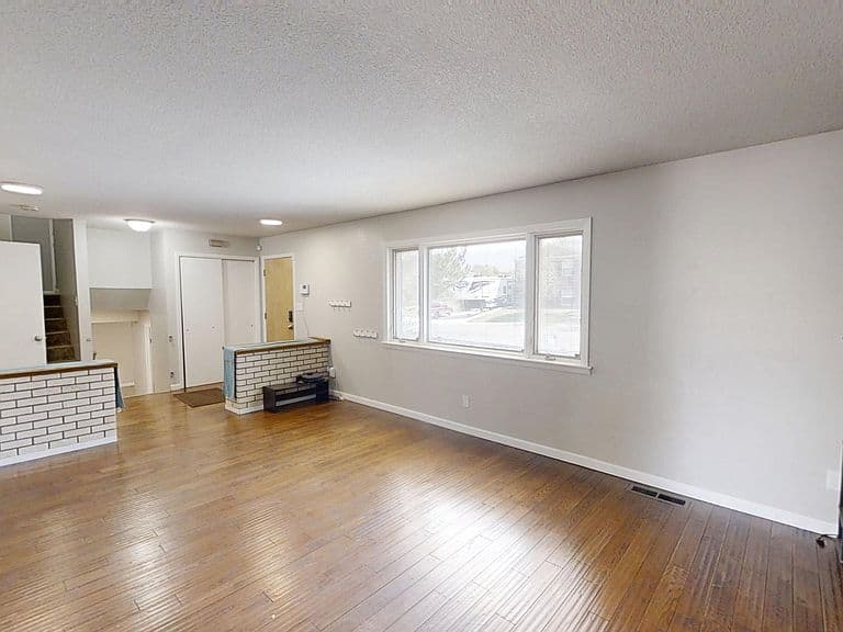 2040 W 41st St photo 2
