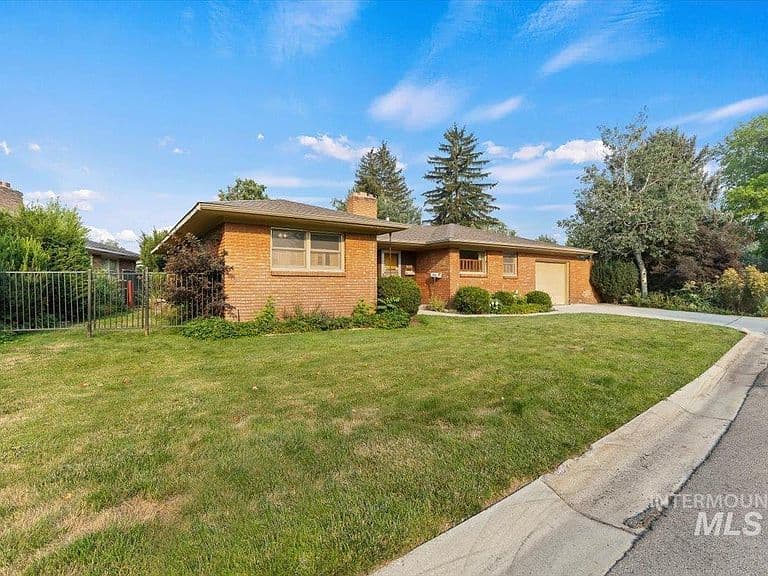 3215 W Camrose Ln photo 2