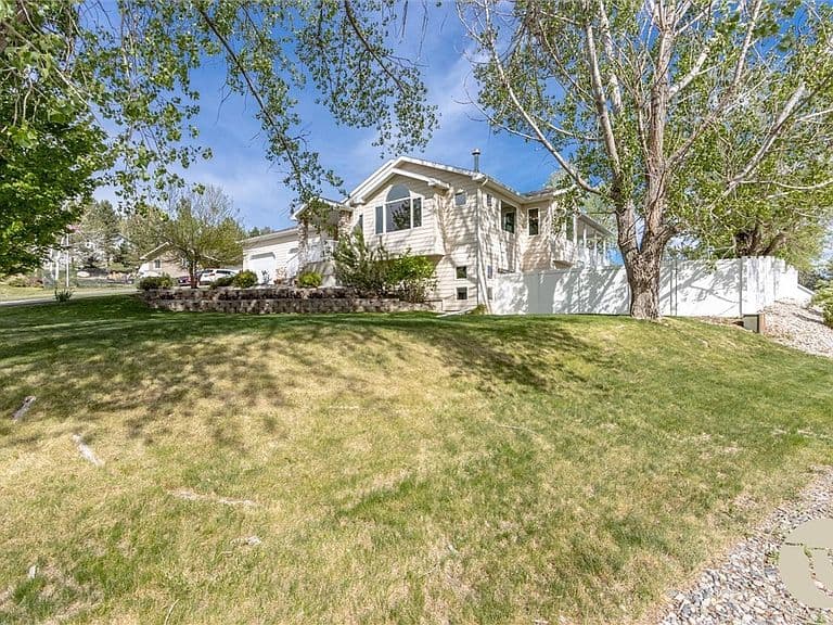 4546 Shasta Ln photo 4