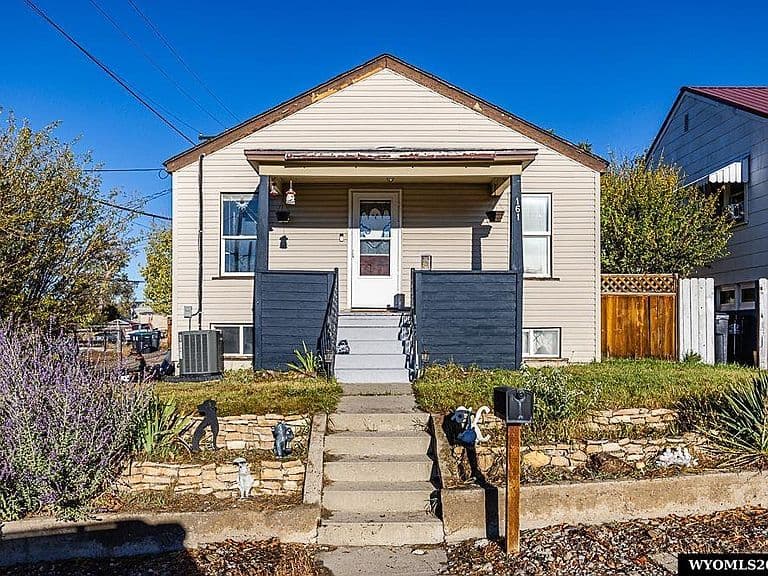 161 N 6th West St photo 1