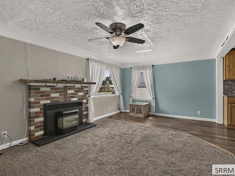 233 N Fisher Ave photo 3