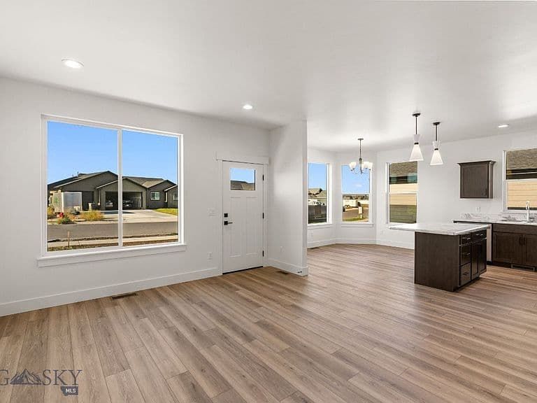 1100 Melissa Way photo 5