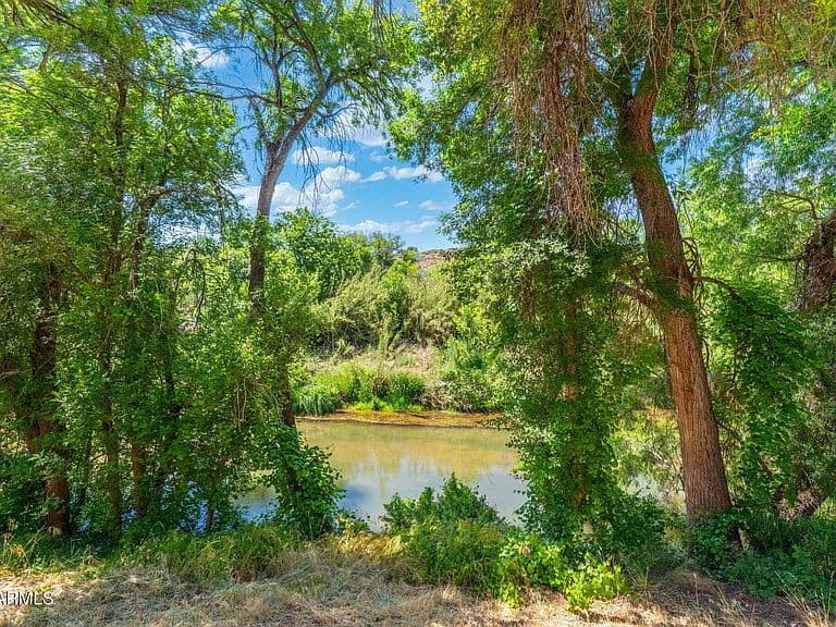 1835 S SUGARLOAF Road S photo 3