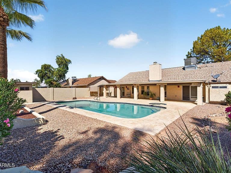705 W Alamo Drive photo 1