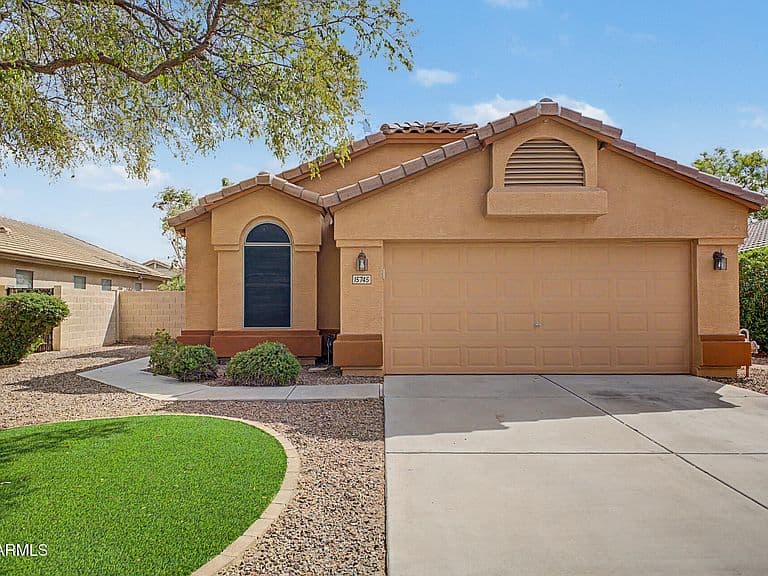 15745 W LATHAM Street photo 1