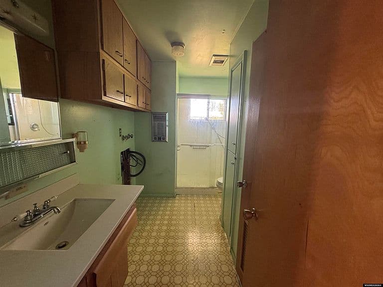 1556 Circle Way photo 5