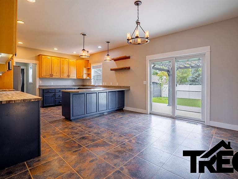 642 Cedarwood photo 5