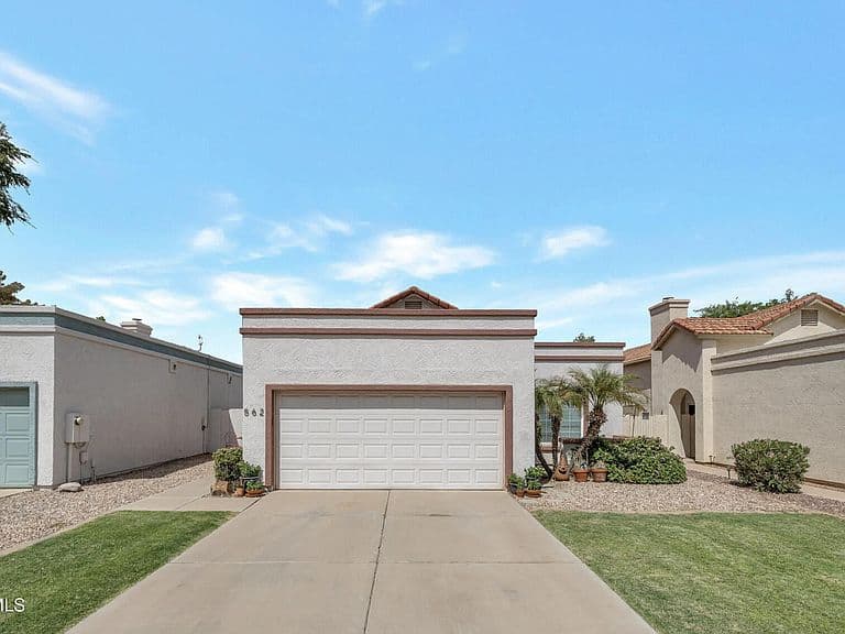 562 S DANYELL Drive photo 1
