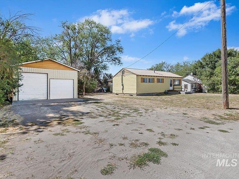 342 Railroad Ave W photo 1
