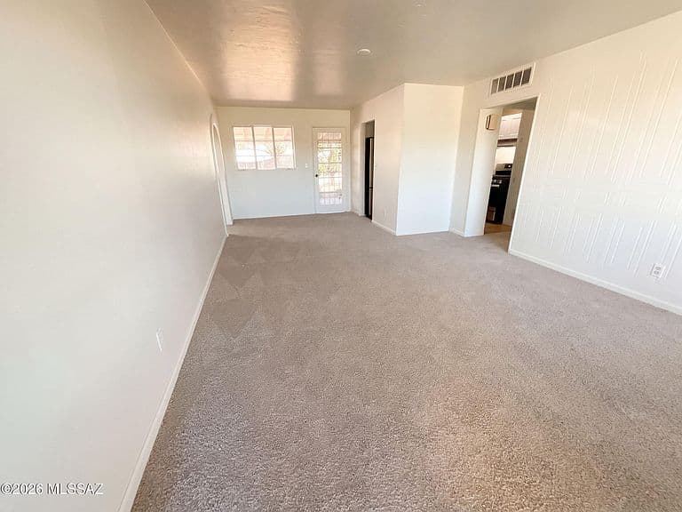 3308 E Silverlake Rd photo 2