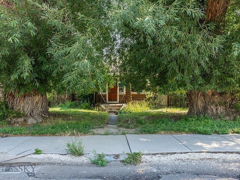 323 S G St photo 1