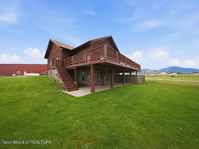 936 Lancaster Ln photo 3