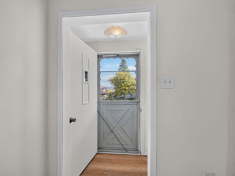 71 Hillcrest Dr photo 2