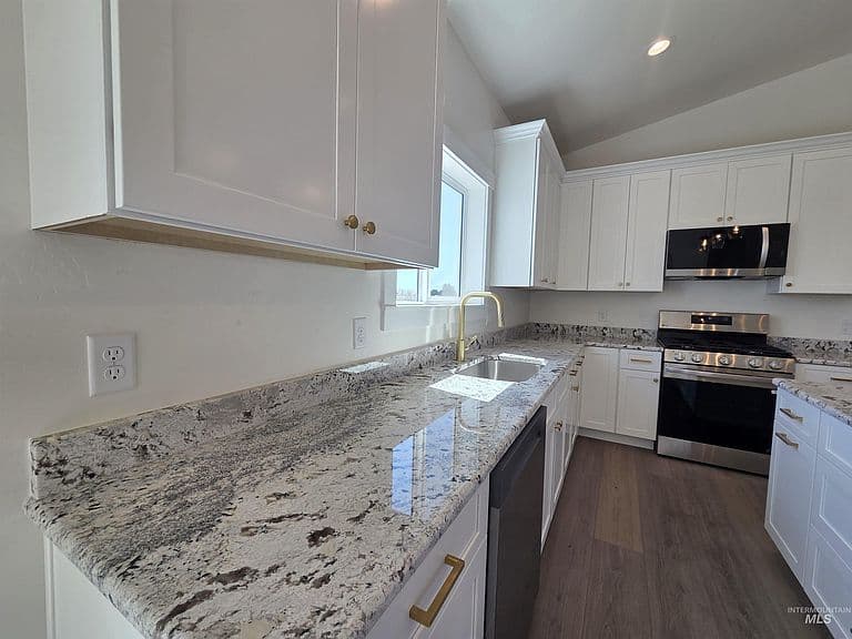 1503 Belle Dr photo 3