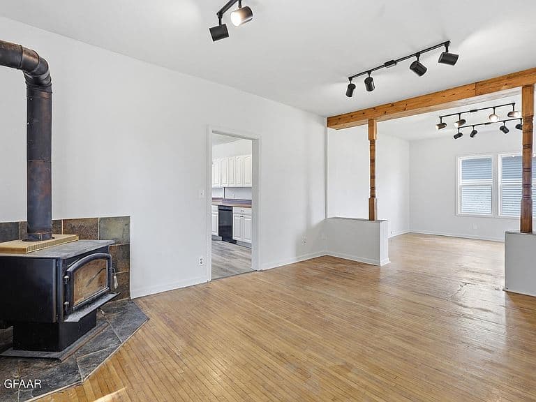 310 Wolcott Ave photo 4