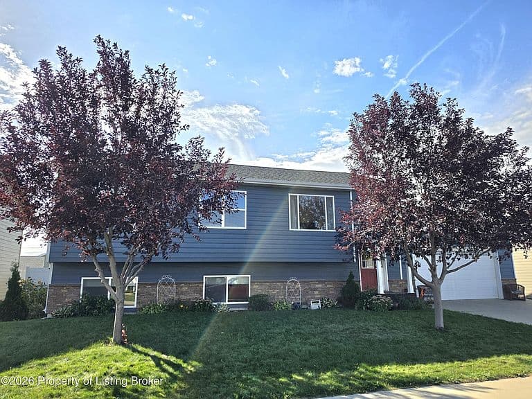520 Highlands Ave photo 3