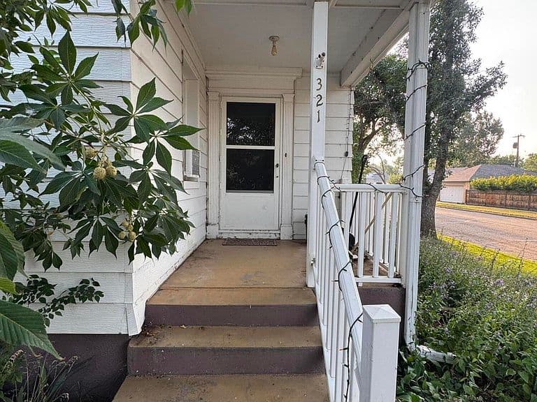 321 1st Ave NW photo 3