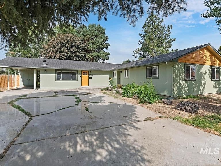 2068 S Crystal Way photo 2