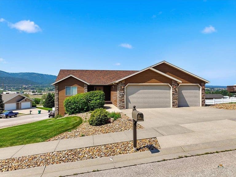 2591 Belair Dr photo 2