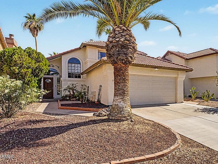 929 E MANOR Drive photo 1