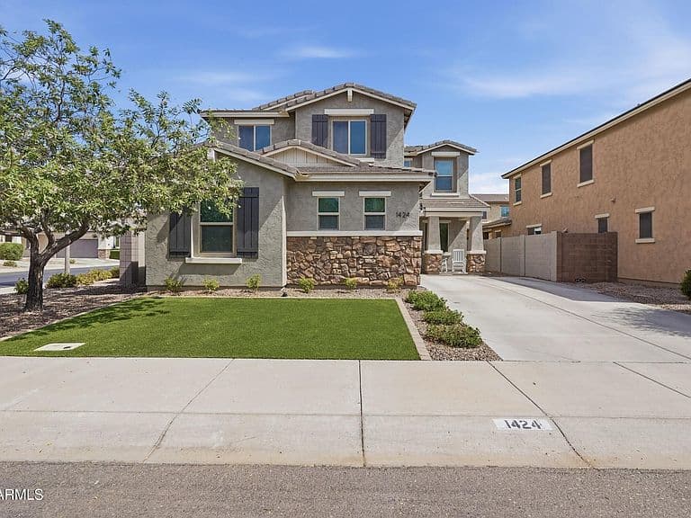 1424 E GOLDCREST Street photo 1