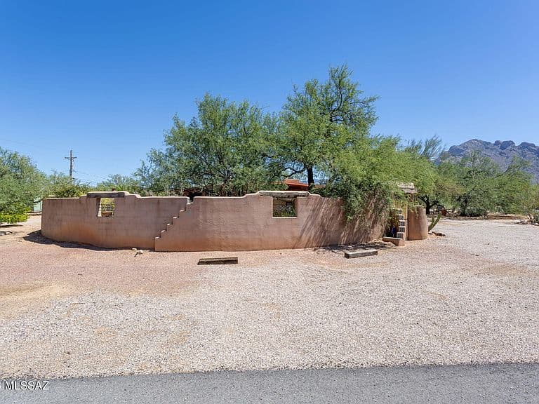 8625 N Mulberry Dr photo 2