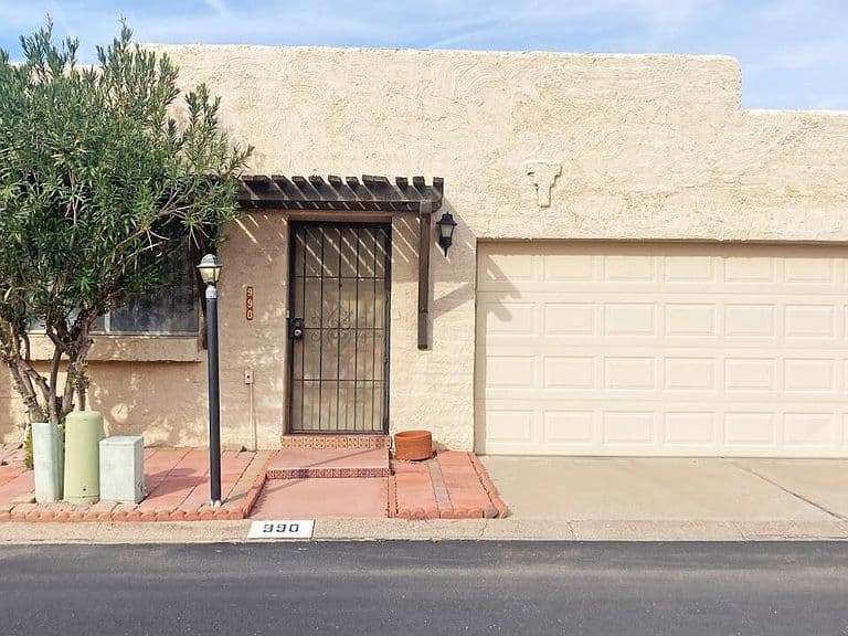 990 W Paria Ln photo 1