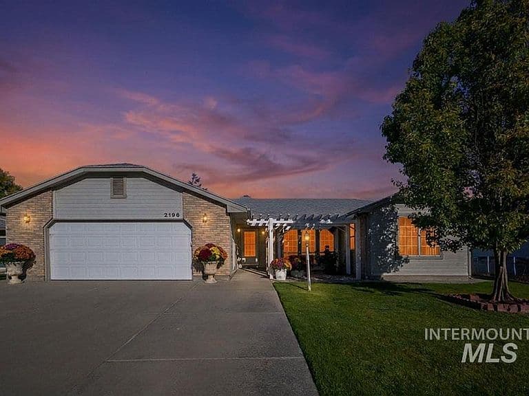 2166 W Sandalwood Dr photo 1