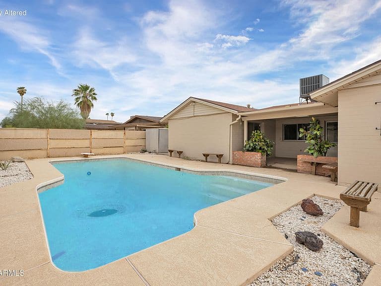 4554 W PARADISE Drive photo 2