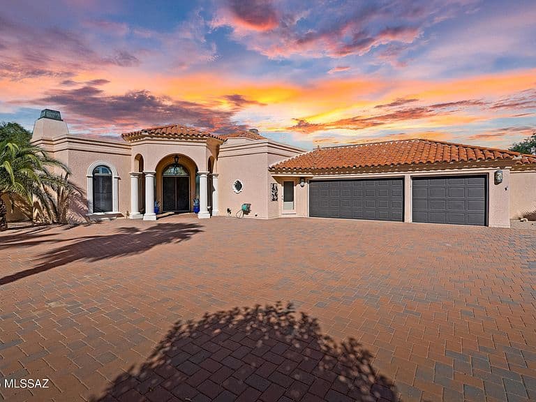 8513 N Nob Hill Dr photo 1