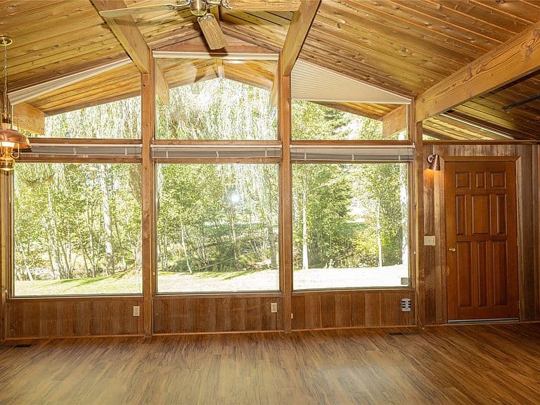 5671 Kootenai River Rd photo 2