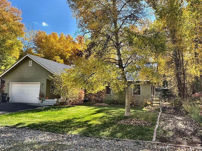 541 Robinhood Dr photo 2
