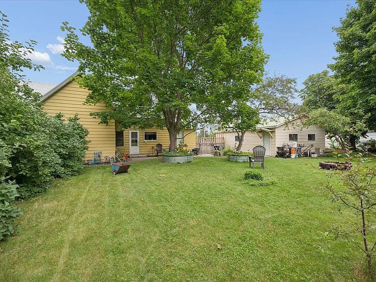 105 1st Ave W photo 3