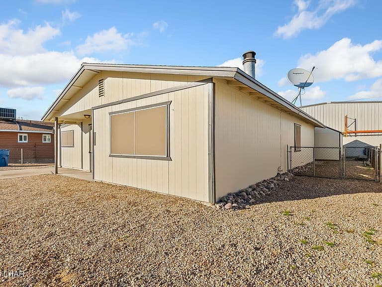 2012 Kingston Dr photo 5
