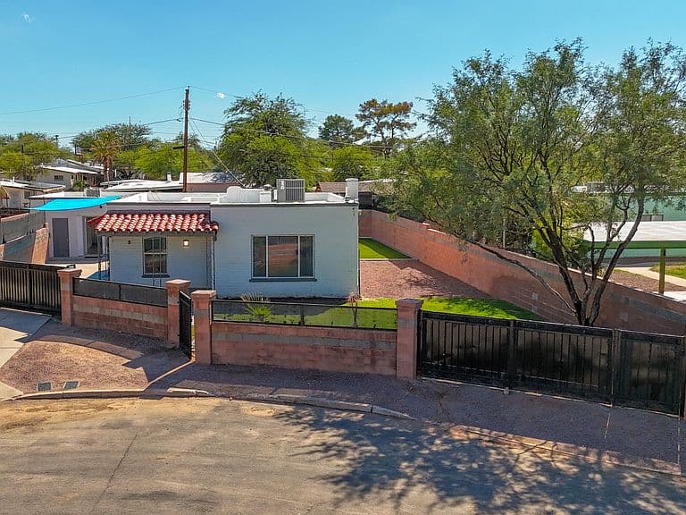 4144 E Desert Pl photo 3