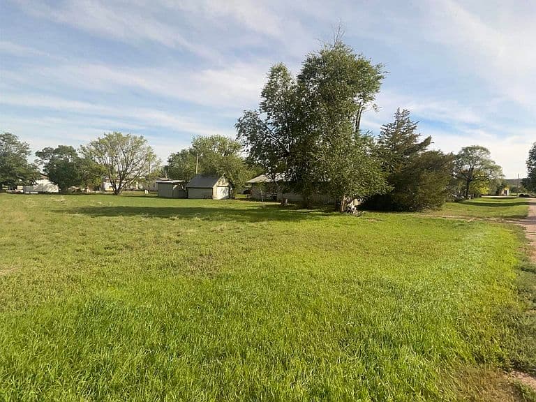 225 Oak St photo 2