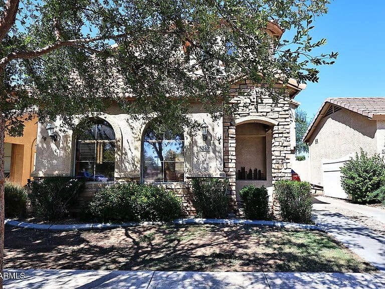 5242 E HILTON Avenue photo 2
