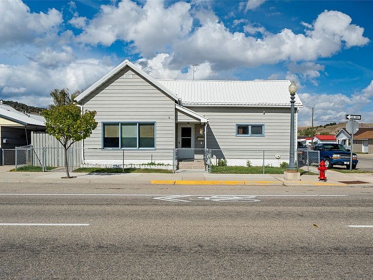 624 E Commercial Ave photo 1