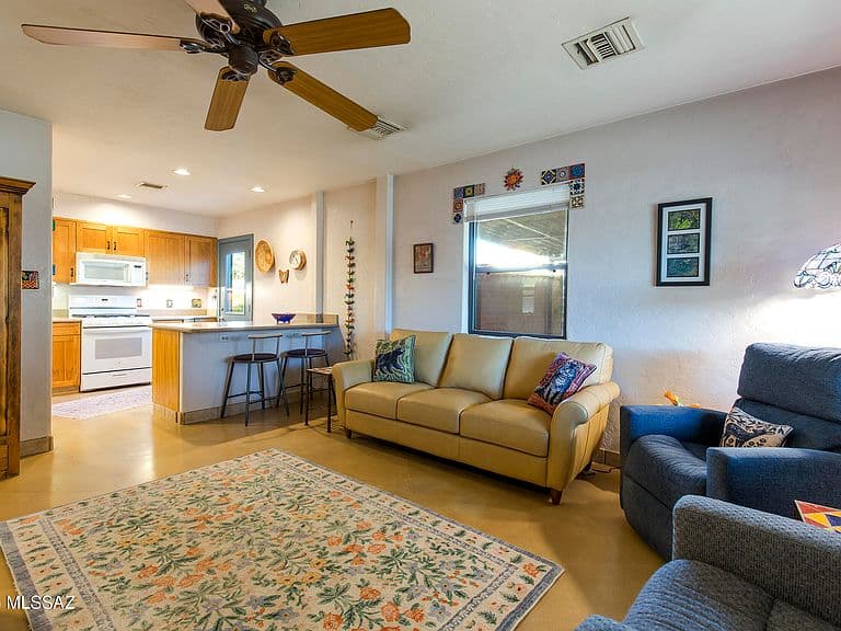 2025 E Silver St photo 4