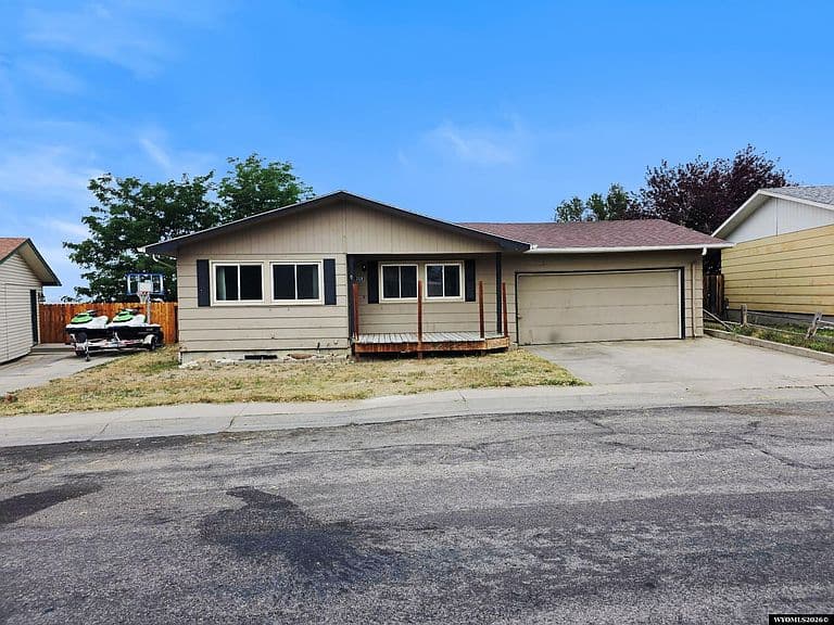 3514 Meadowlark Dr photo 1