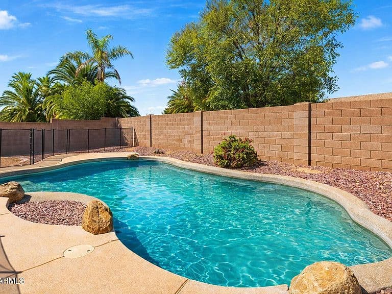 10222 W JESSIE Lane photo 1