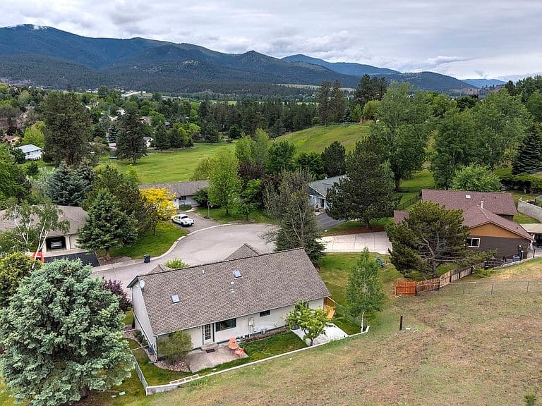 6270 Timothy Ct photo 3