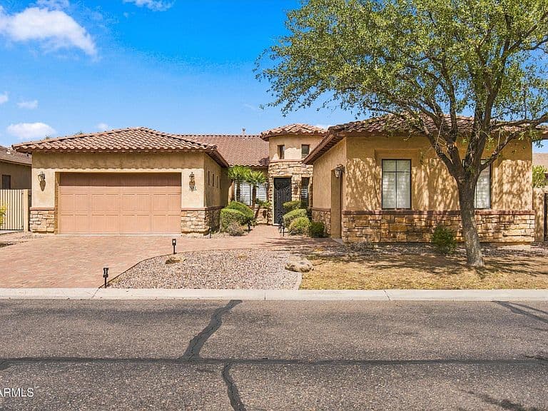 3212 E CONSTANCE Way photo 1